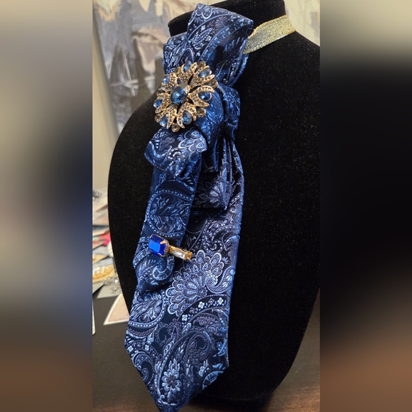 CUSTOM TIE-NECKLACE